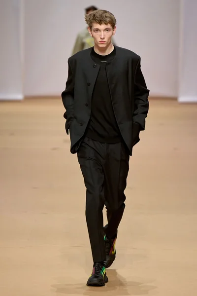 Look 25